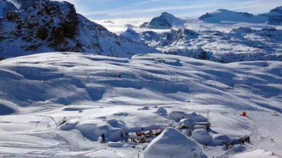 采尔马特滑雪攻略：在皑皑白雪的山峰上，体验一把滑雪乐趣