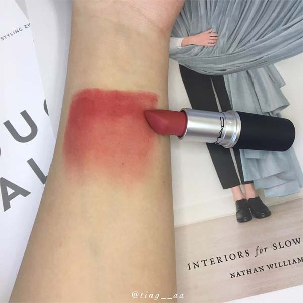 MAC 923 Stay Curious杏桃珊瑚试色,很日常的颜色