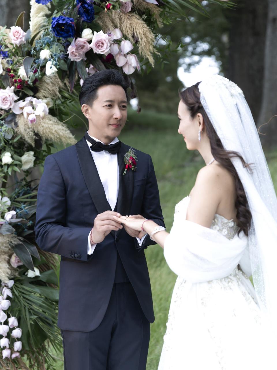 韩庚与混血女星卢靖姗12月31日大婚，甜蜜之情溢于言表
