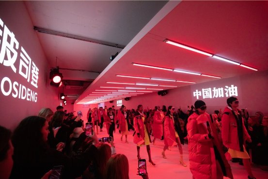<b>中国时尚为中国加油：波司登三亿捐赠后，惊艳伦敦时装周</b>