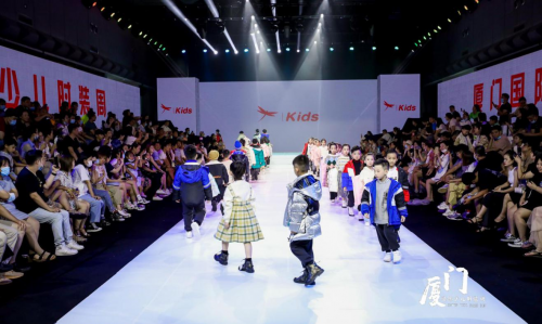 <b>红蜻蜓儿童联名产品惊艳了厦门国际少儿时装周</b>