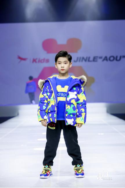 红蜻蜓儿童联名产品惊艳了厦门国际少儿时装周