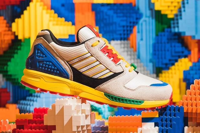 <b>真的来了！LEGO x adidas 携手打造ZX-8000联名鞋款，鞋盒是满满乐高积木！</b>