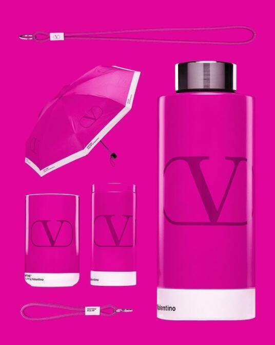 满足少女心：Valentino x Pantone 打造芭比粉日常时尚单品